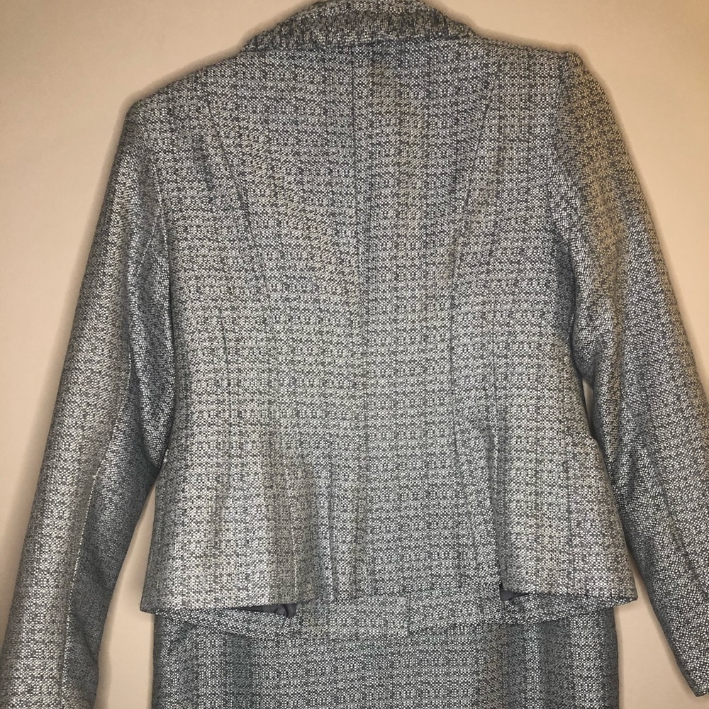 Giorgio Sant'Angelo gray & white skirt suit set - Picture 3 of 8